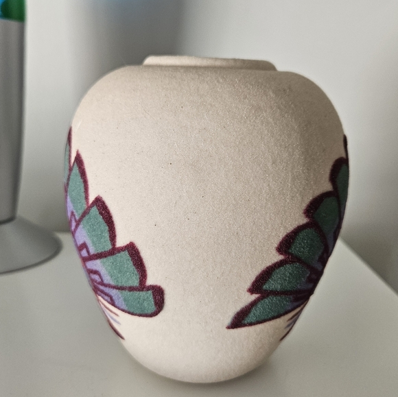 Native American Sand Painting Vase - Picture 7 of 12